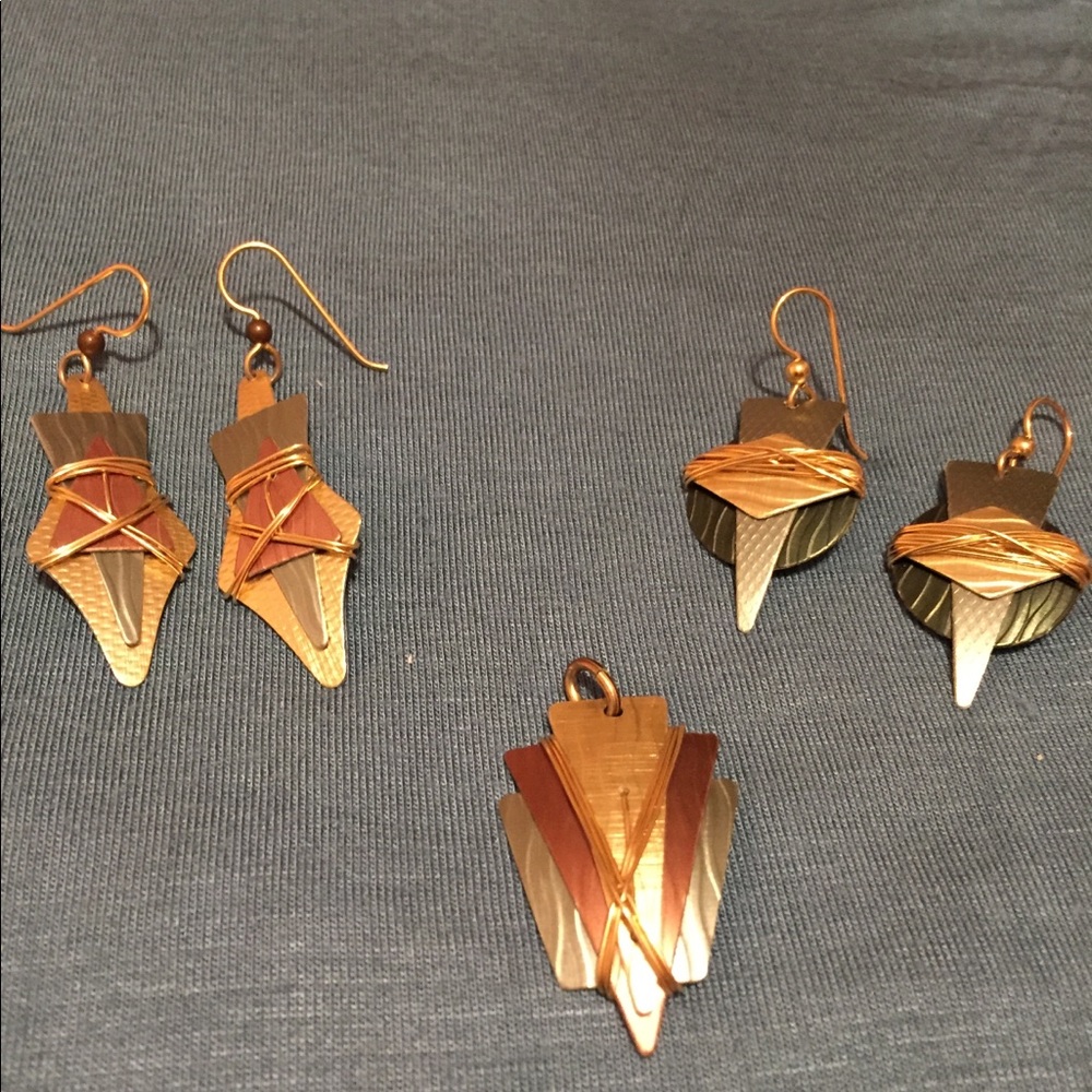 Ladies jewelry set.